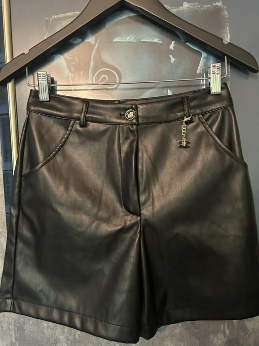 Spodenki skorzane Elisabetta Franchi - złota zawieszka r.S/M