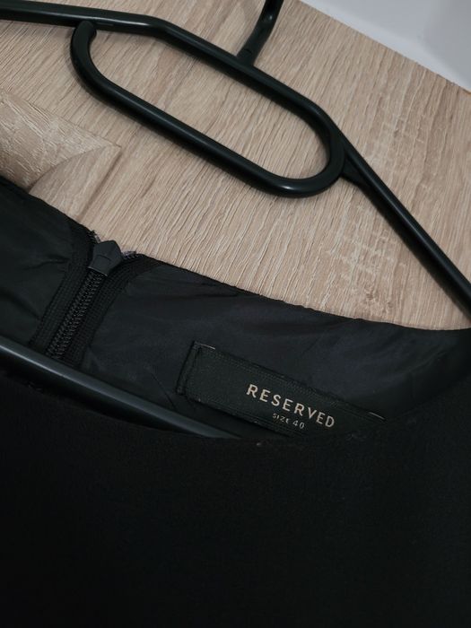 Reserved sukienka wytłaczana