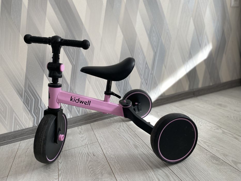 Дитячий біговел в гарному стані