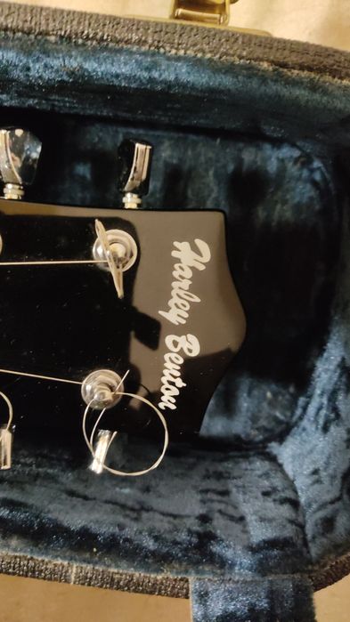 Guitarra elétrica ( HARLEY BENTON )