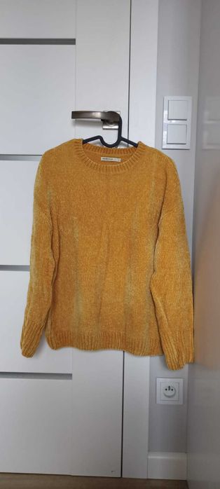 Żółty (musztardowy) a la welurowy sweterek