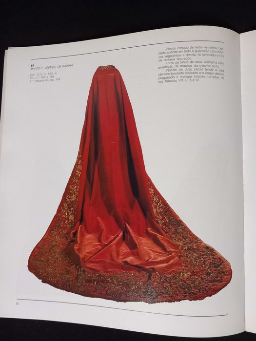 Livro - Mantos Régios e Paramentos do Paço Ducal de Vila Viçosa