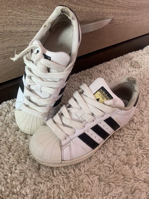 Adidas(Superstar)