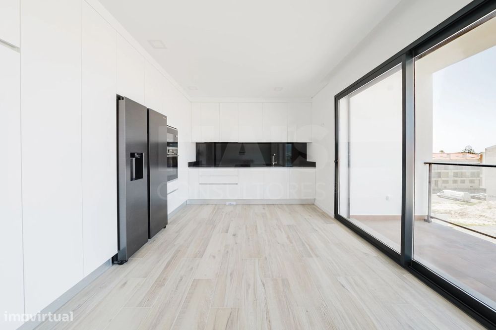 Apartamento T3 NOVO a 200 metros da Praia da Consolação