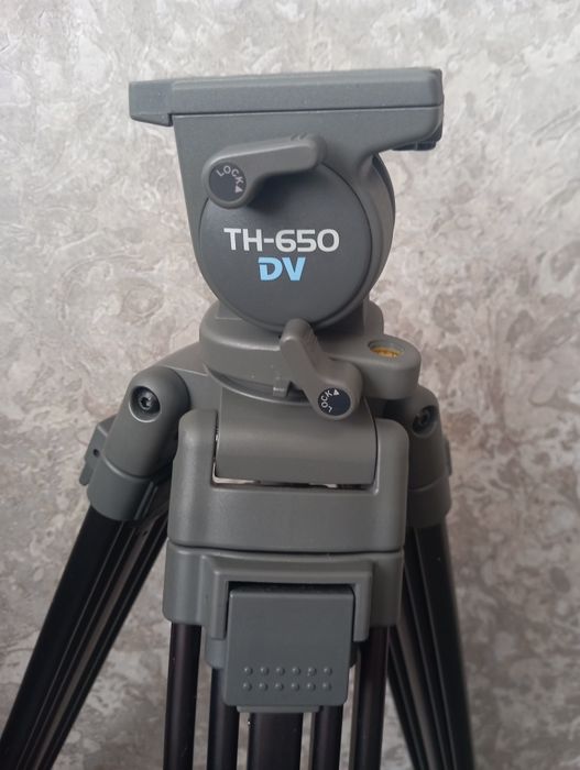 Продам штатив libec TH-650: 5 000 грн. - Цифрові фотоапарати Смолин на Olx