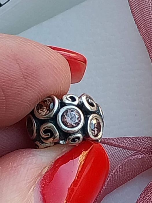 Conta Pandora, rara, Remoínhos Castanho