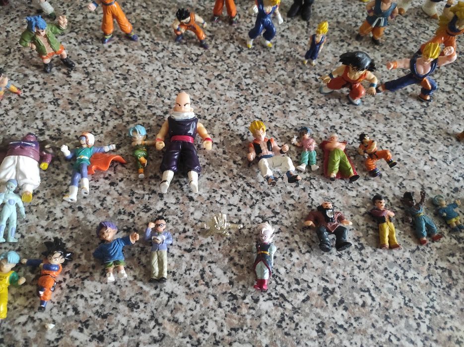 Lote de Miniaturas e bonecos do Dragon Ball