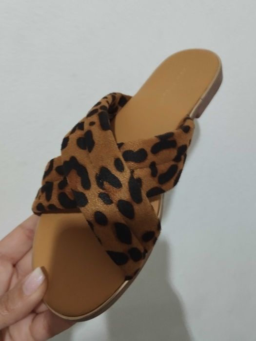 Chinelos padrão animal print novos