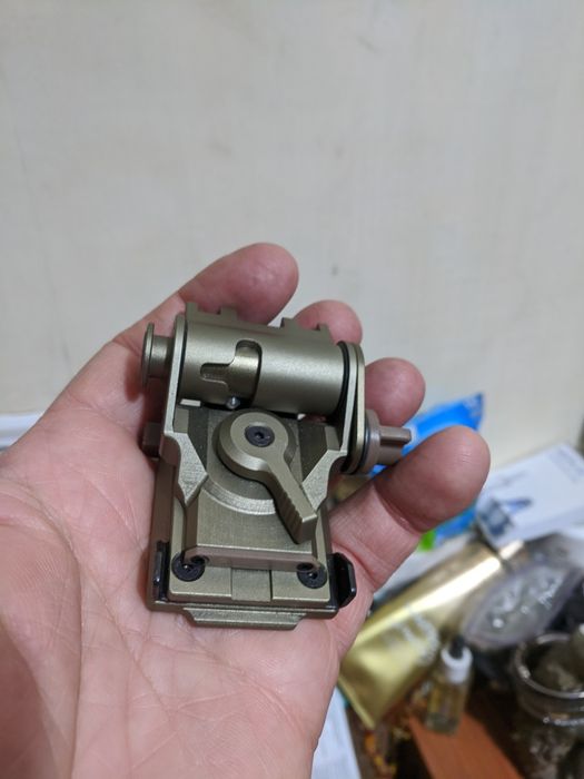 Крепление для прибора ночного видения на шлем