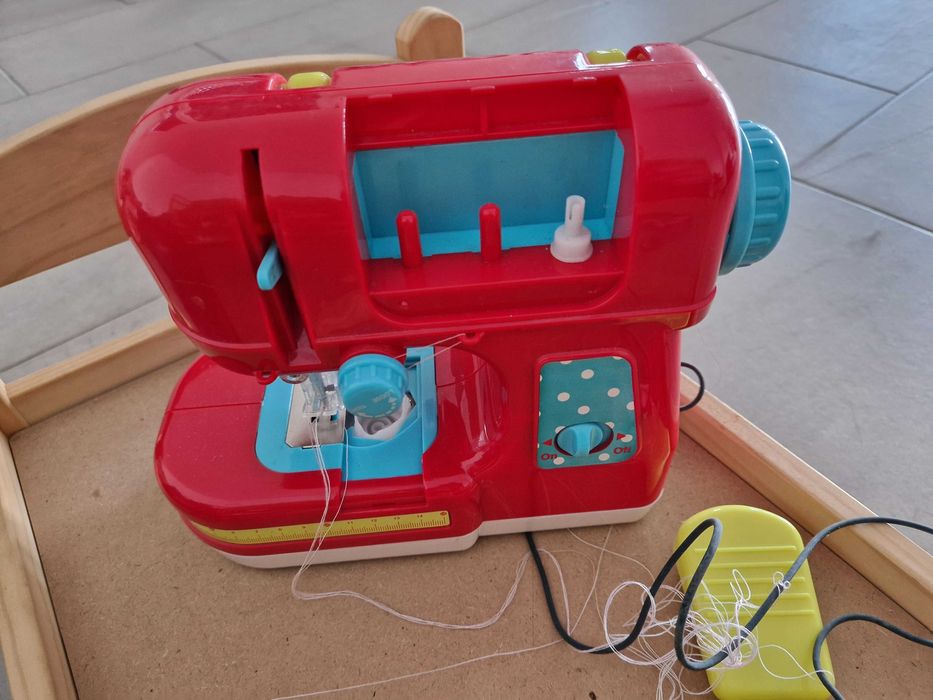 Patins e maquina costura