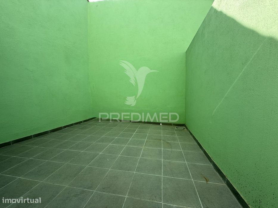 Apartamento T1 com Logradouro - Alcanena