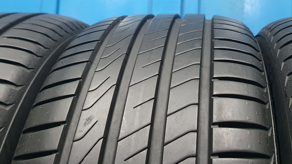 Opony letnie bez napraw  4 x 215 55 R17 Pirelli Cinturato