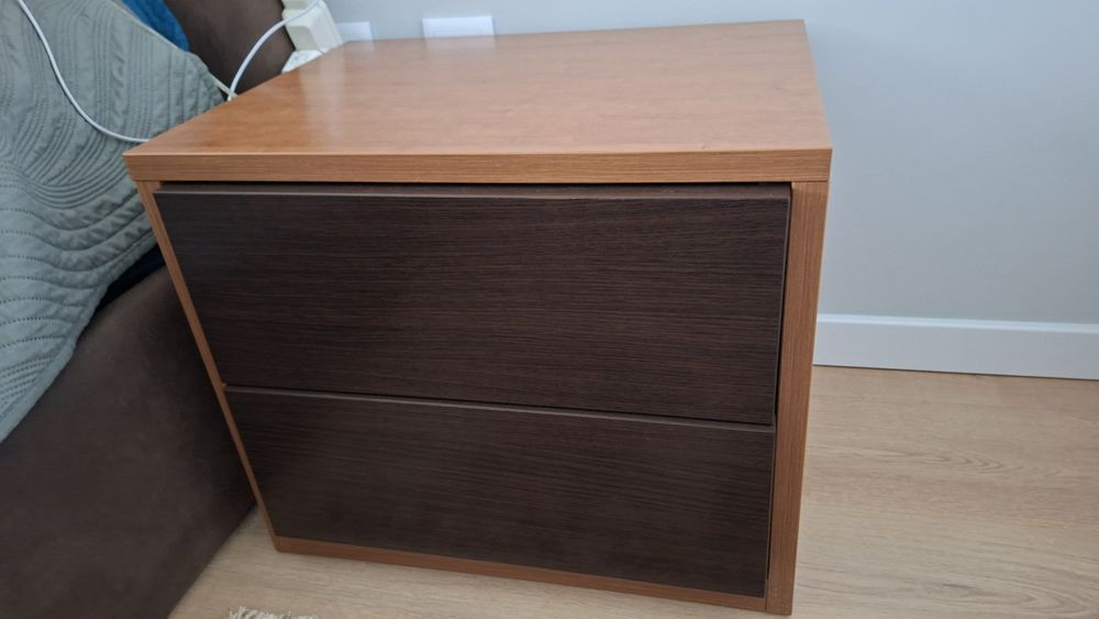 Mobília de quarto casal (cama, 2 mesas cabeceira  e cómoda)