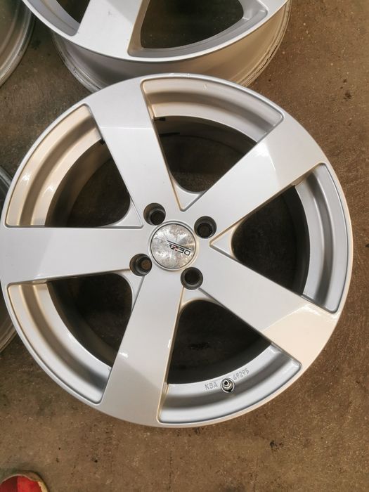 Felgi aluminiowe 17" 4x100 ET38 7J DEZENT