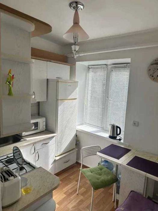 Продам 2-кімн. Лабораторна вул. 28, 44 м.кв