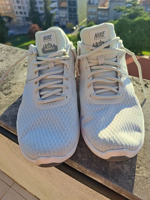 Sapatilhas Nike 40 cinza