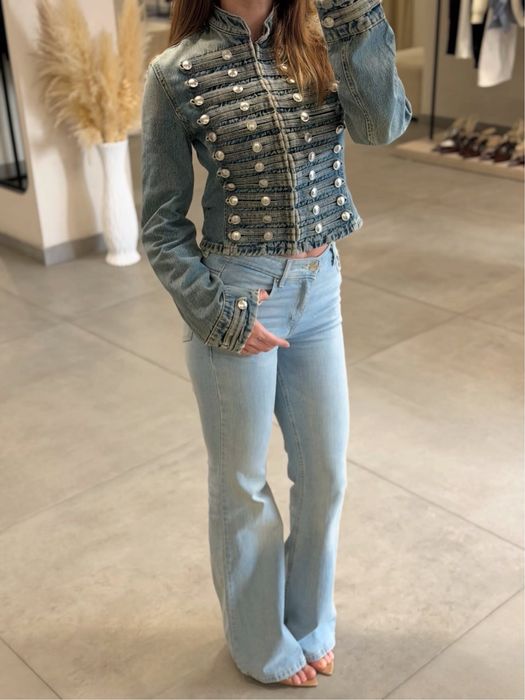Джинсовий блейзер від Zara