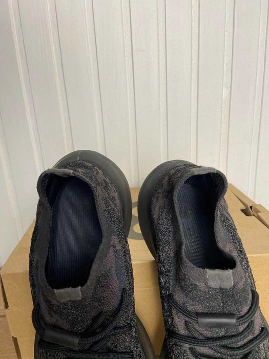 Używane buty adidas Yeezy boost 380 black onyx 43 1/3