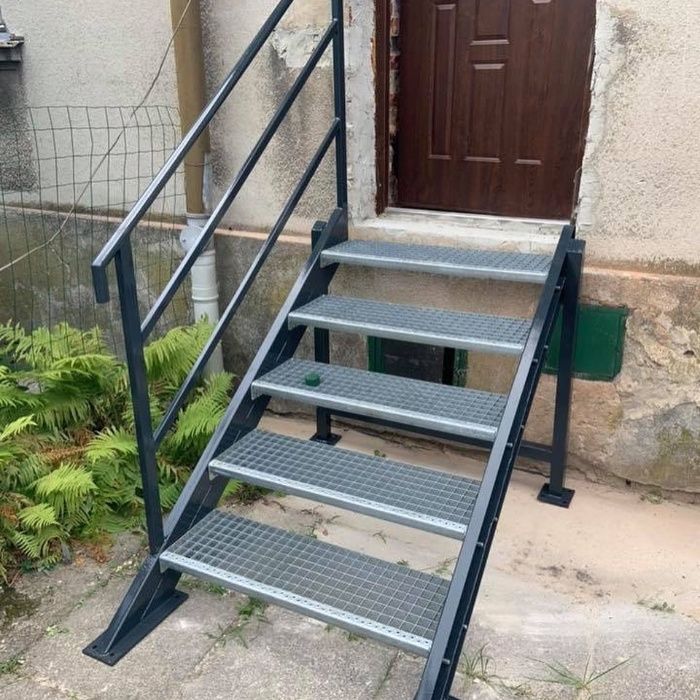 Schody metalowe zewnętrzne  stalowe techniczne kata