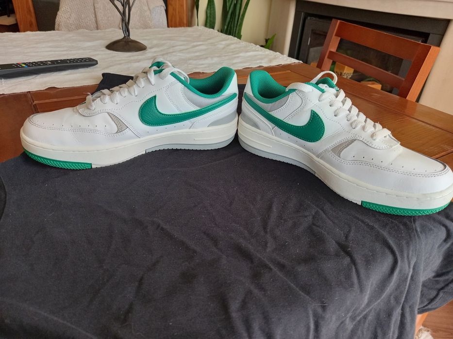 NIKE Air Force Novas