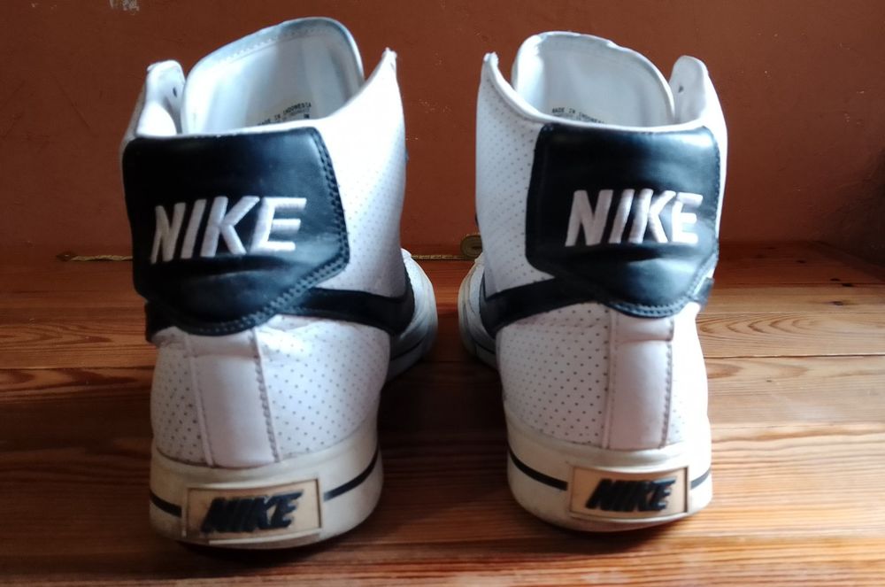 Кросівки NIKE кожзам 41р білі вживані
