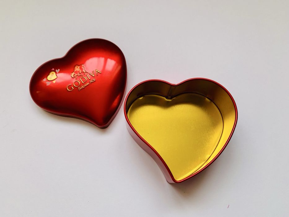 Коробка Godiva 2015 в форме сердца