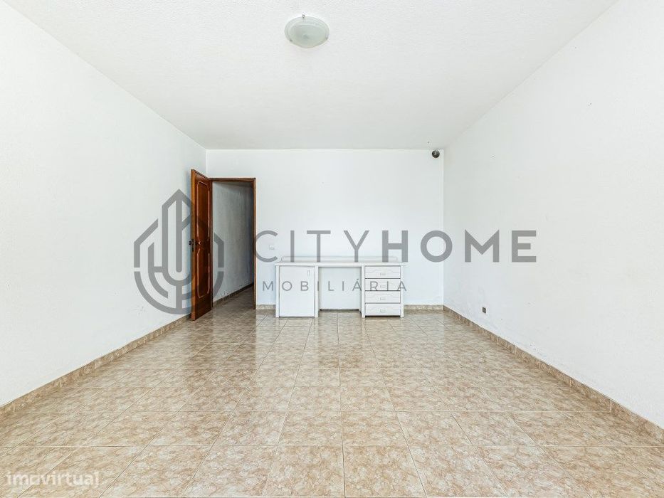 Moradia T2 +1 com garagem e espaço exterior