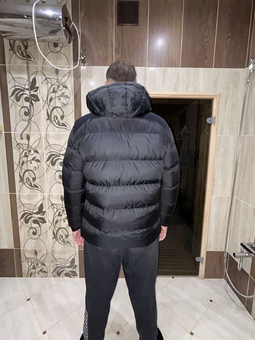 Зимовий пуховийк Hugo boss  новий