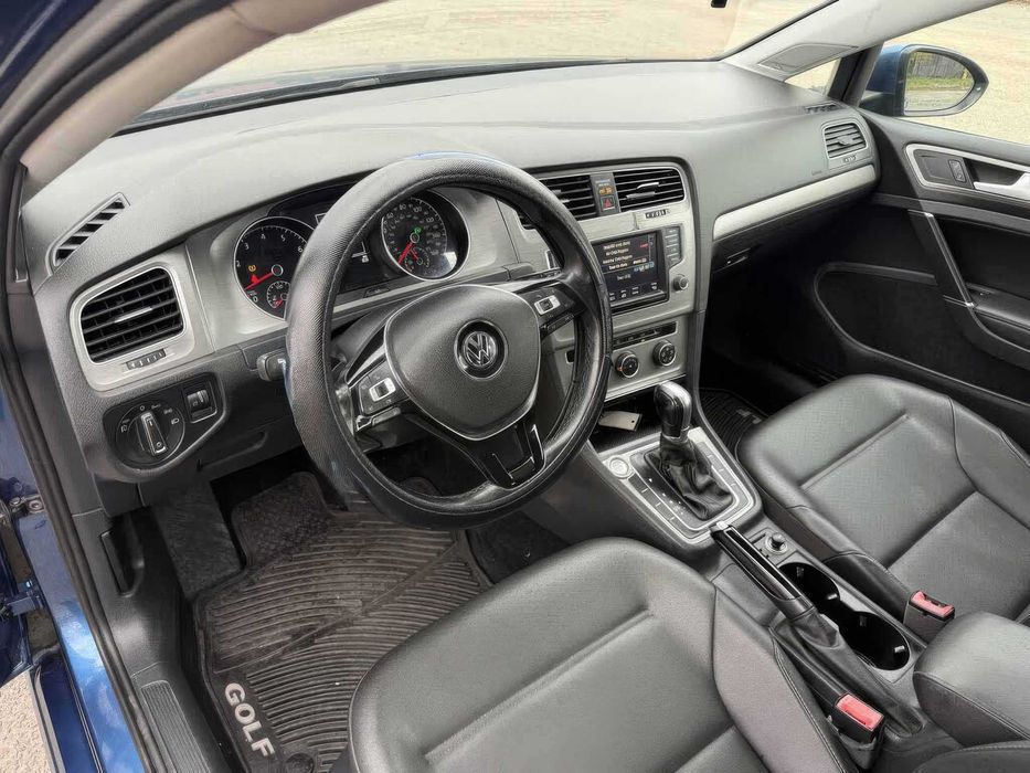 Volkswagen Golf SE 4-Door      2016