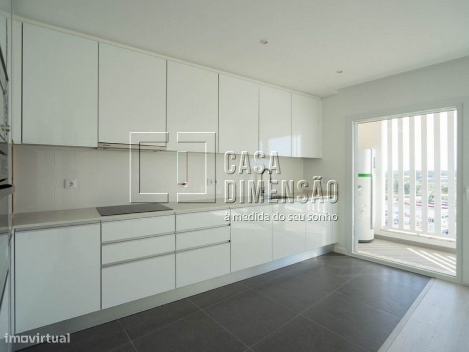 Apartamento T3 localizado na zona de Santa Marta do Pinhal, com Var...