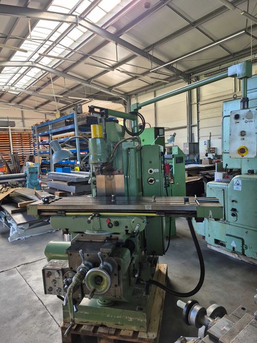 narzędziowa frezarka uniwersalna