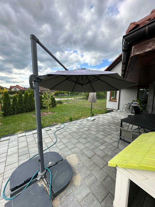 Parasol ogrodowy , uszkodzony