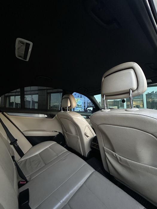 Mercedes-Benz C-220