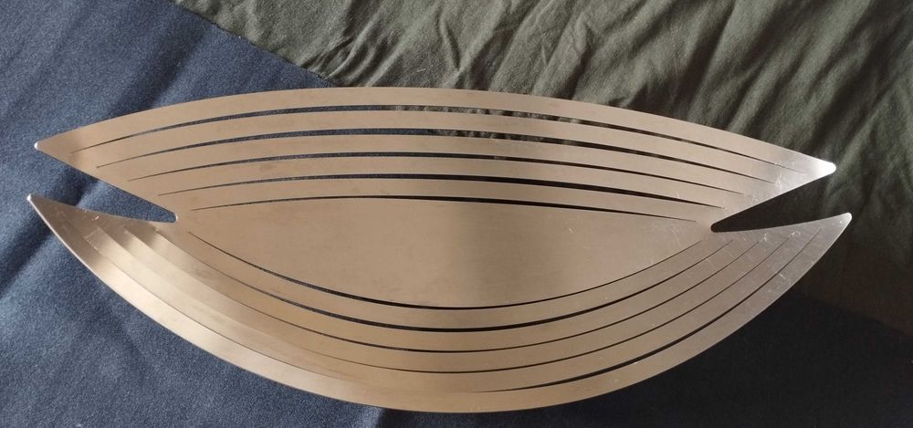 Fruteira vintage feita de aço inoxidável com um design elegante