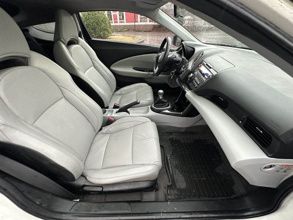 Продам Honda CR-Z 1.5 бензин/гидрид 2010 механика