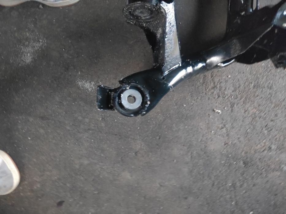 Chariot / Subframe traseiro BMW E46 (2004) – sem ferrugem