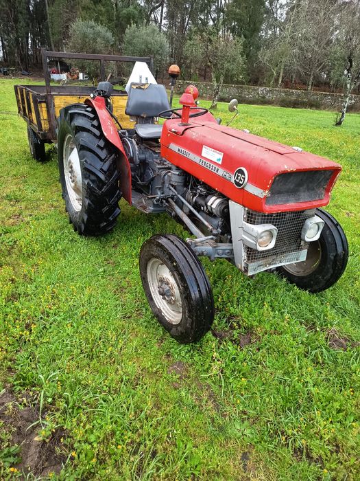 Trator Massey Fergunson 135 com reboque charrua e frese