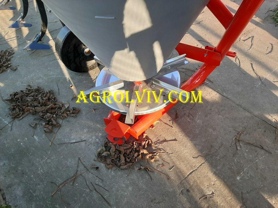 Розкидач міндобрив 300 л