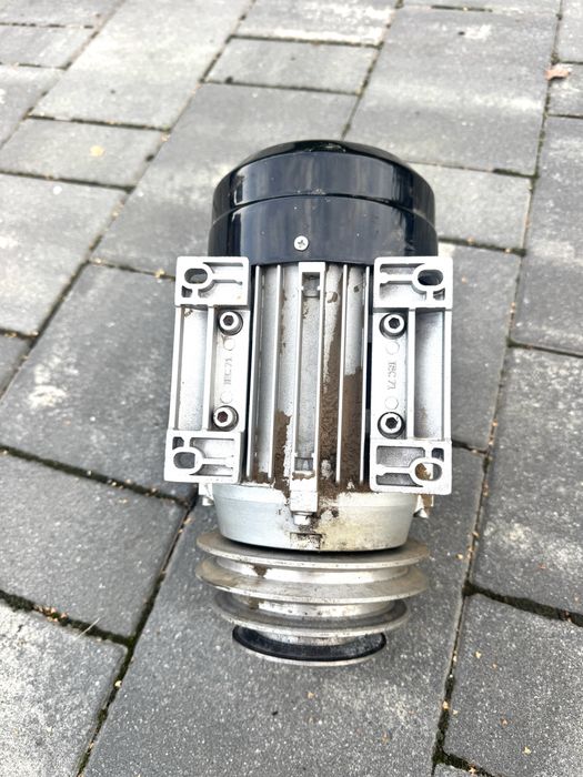Silnik elektryczny 0,37kW 1596 obr/min do wiertarki