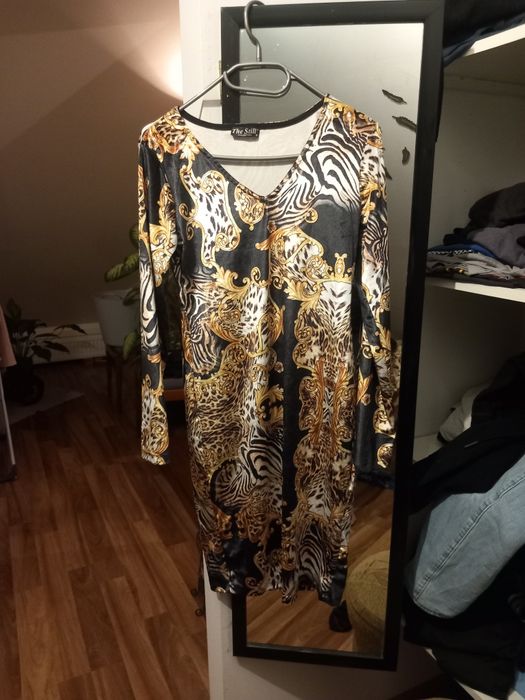 Seksowna zamszowa sukienka