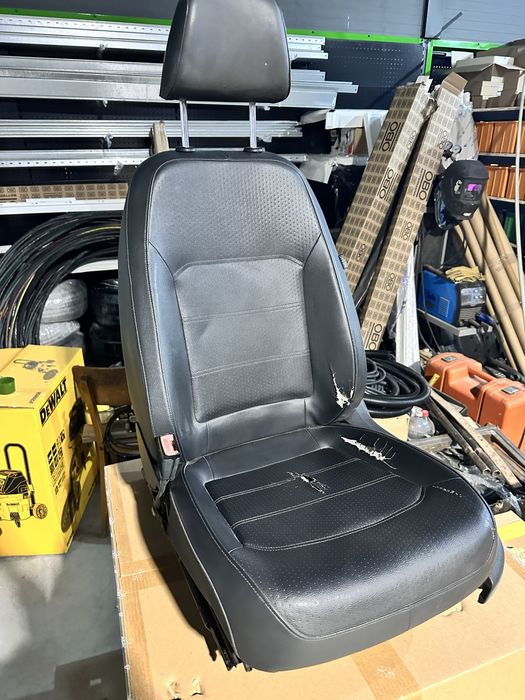 Сидіння водійське passat b7