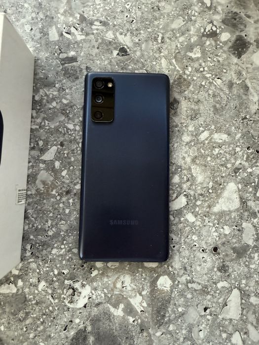 Телефон Samsung S20FE 8/128Gb