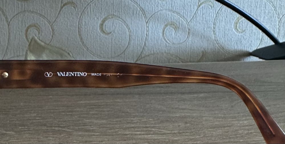 Вінтажні сонцезахисні окуляри Valentino V666 з оригінальним чохлом