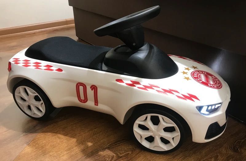 Jeździk dziecięcy autko samochodzik AUDI biały używany