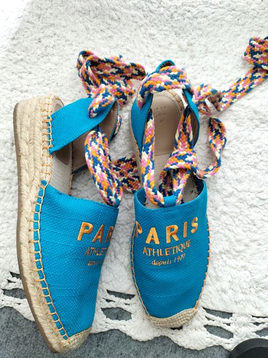 Świetne unikatowe espadryle z haftem i wiązaniem wokół kostki paris