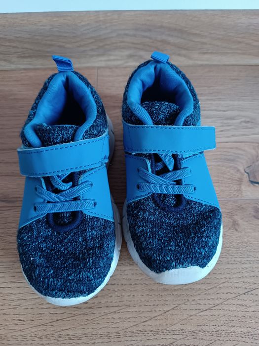 Adidasy chłopięce lekkie 28
