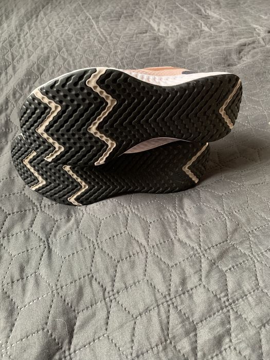 Кросівки жіночі Nike