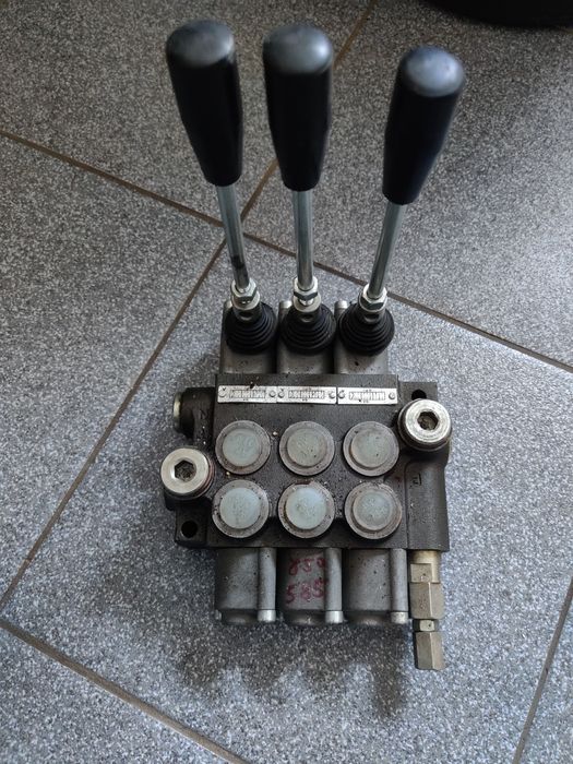 Wózek widłowy Bułgar rozdzielacz,pompa wspomagania