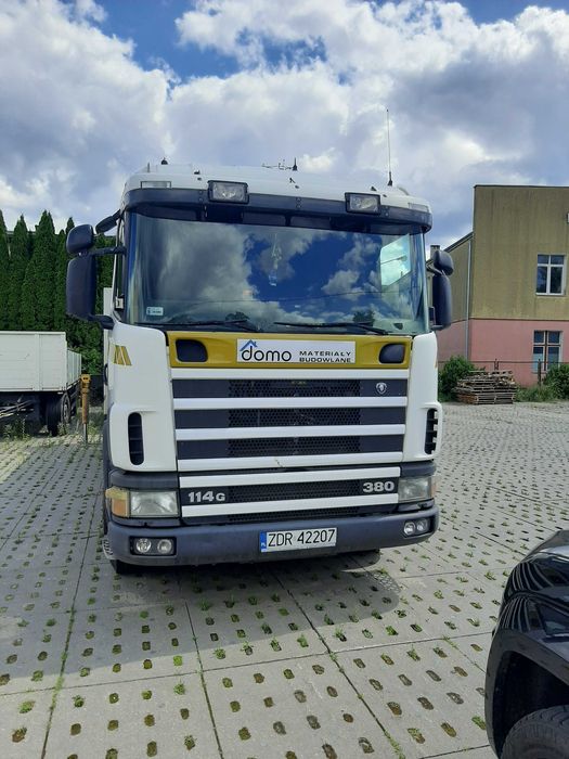 Syndyk sprzeda ciężarówkę SCANIA z HDS