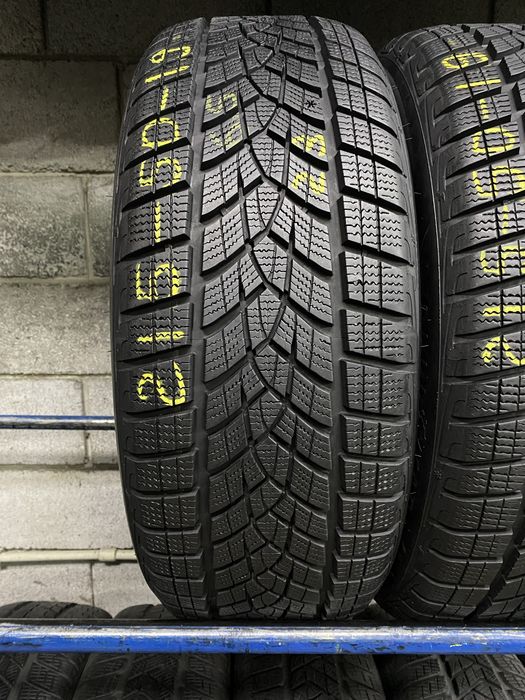 Зимові шини 215/50 R19 (93T) GOOD YEAR